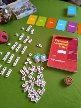 GPLC-ENGLISH-FOTOS---MESA-MATERIAIS-DID-TICOS.jpg